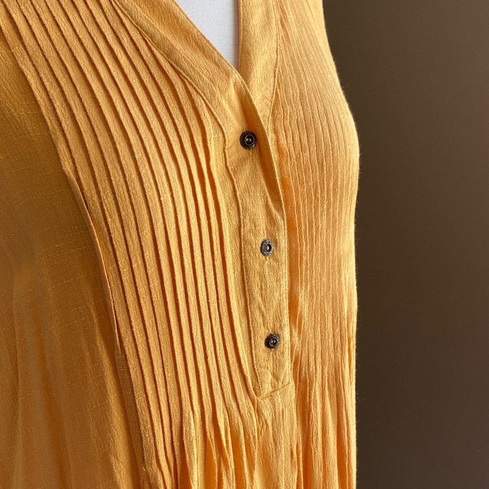 NWT Yellow Sleeveless Pleated Top - Picture 2 of 8